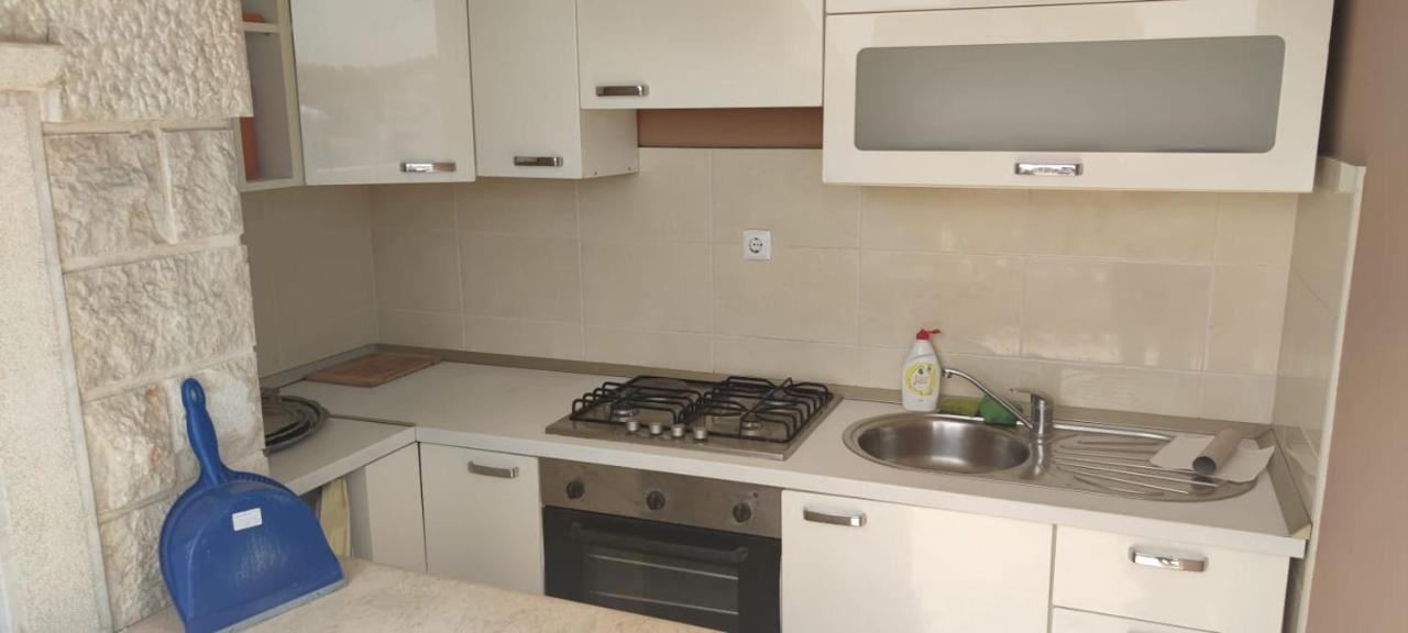 Happy Basset Terrace Apartment *