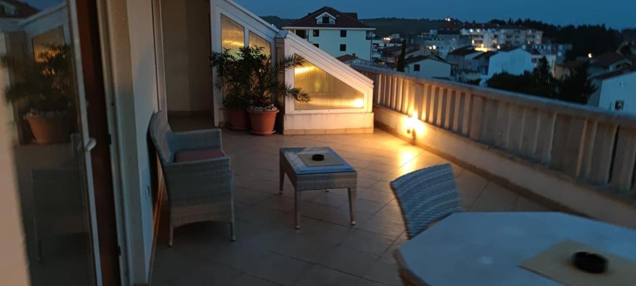 Happy Basset Terrace Apartment Makarska