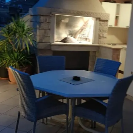 Happy Basset Terrace Apartment Makarska Exterior photo