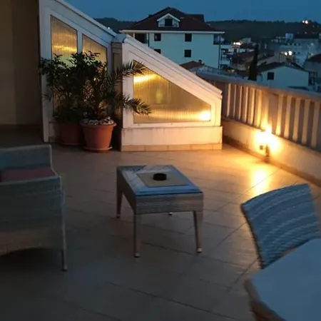 Happy Basset Terrace Apartment Makarska Exterior photo