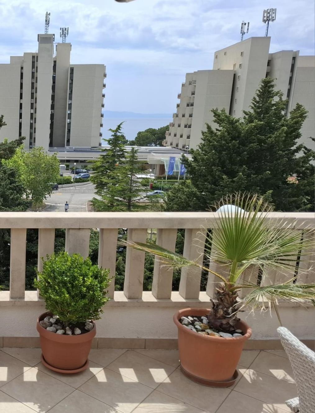 Happy Basset Terrace Apartment Makarska